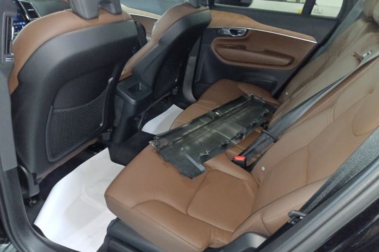 Used Volvo XC90 2024 B5 SmartDrive Luxury Edition 5 Seats Interior 4