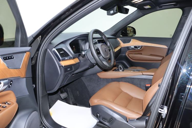 Used Volvo XC90 2024 B5 SmartDrive Luxury Edition 5 Seats Interior 4