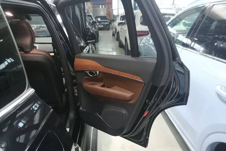 Used Volvo XC90 2024 B5 SmartDrive Luxury Edition 5 Seats Interior 6