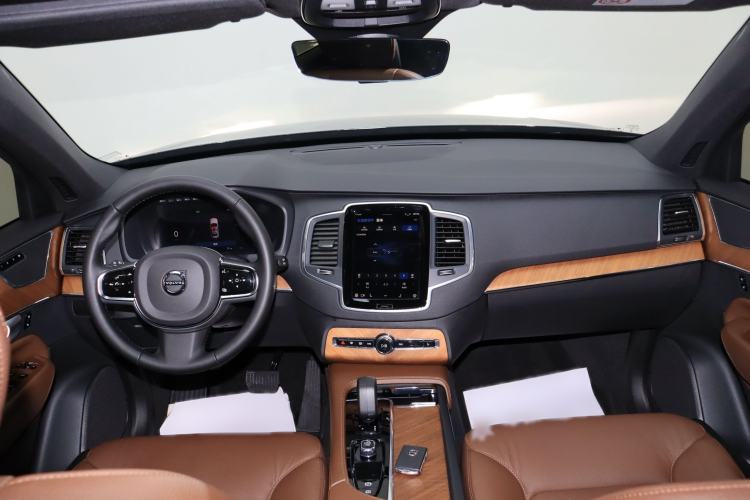 Used Volvo XC90 2024 B5 SmartDrive Luxury Edition 5 Seats Interior 8