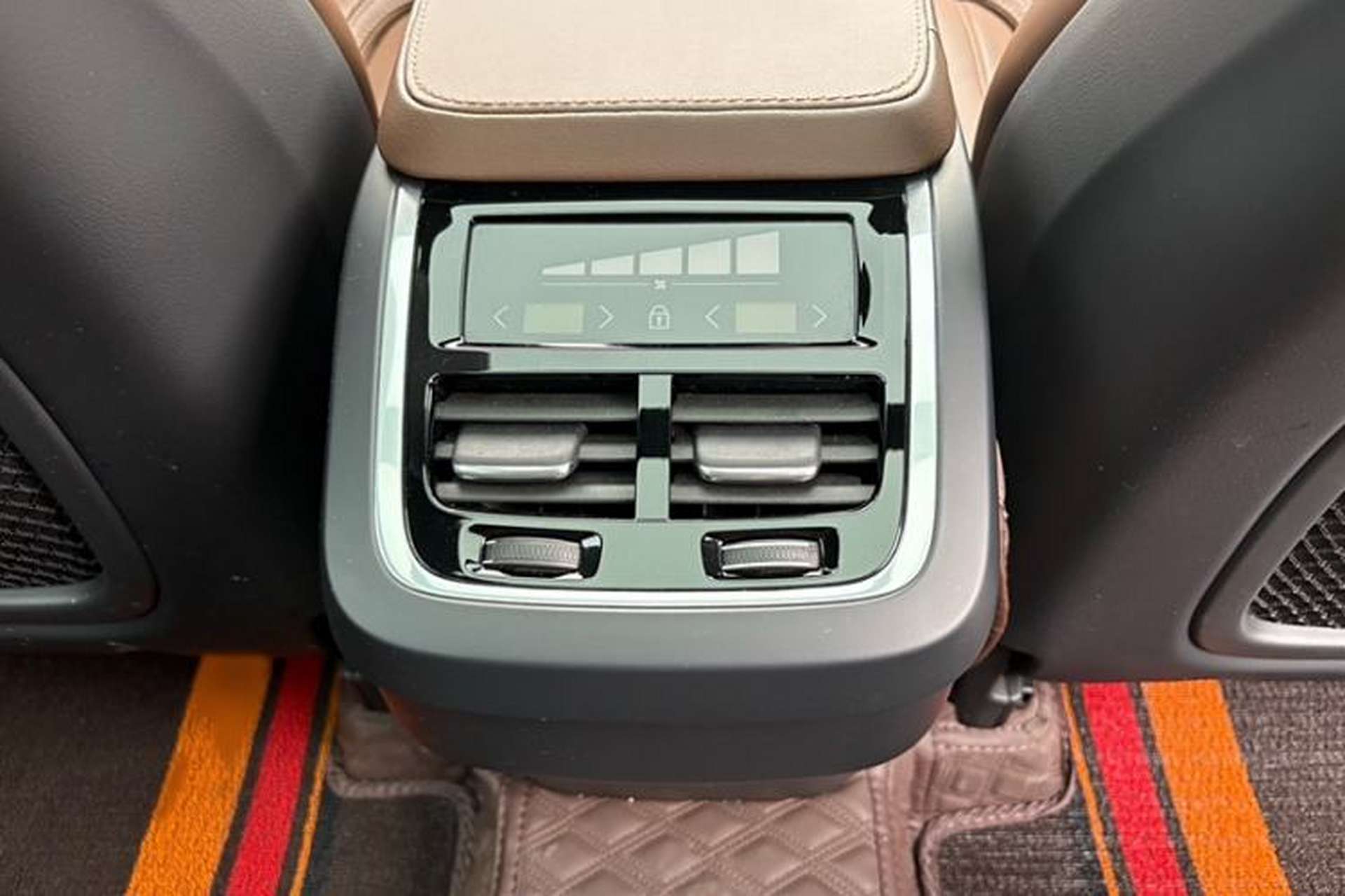 Used Volvo XC90 2024 B6 Zhiya Luxury 7-Seater Interior 9