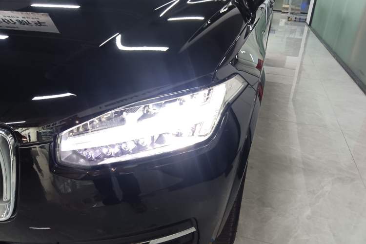 Used Volvo XC90 2024 B5 SmartDrive Luxury Edition 5 Seats Left Front Headlight