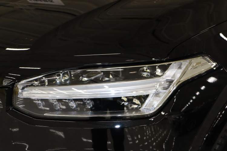 Used Volvo XC90 2024 B5 SmartDrive Luxury Edition 5 Seats Left Front Headlight