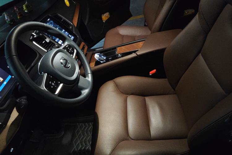 Used Volvo XC90 2024 B5 SmartDrive Luxury Edition 7-Seater Left Front Seat