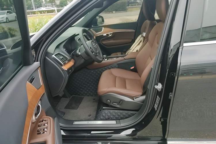 Used Volvo XC90 2024 B5 SmartDrive Luxury Edition 5 Seats Left Front Seat