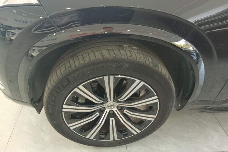 Used Volvo XC90 2024 B6 Zhiya Luxury 7-Seater Left Front Wheel Hub