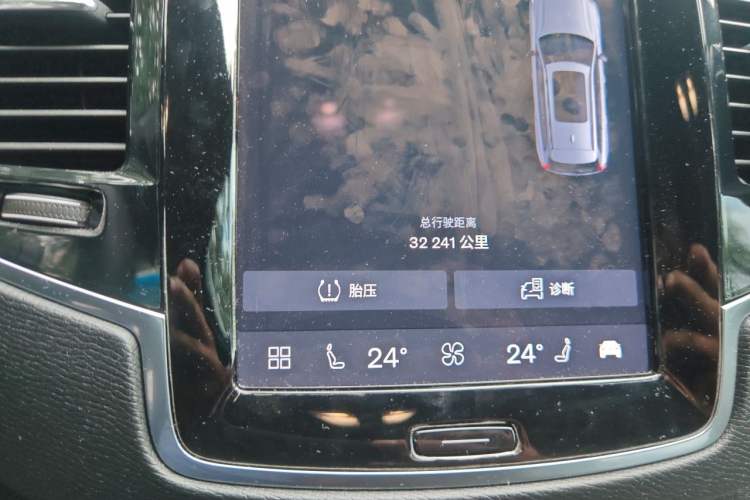 Used Volvo XC90 2024 B6 Zhiyi Luxury 7-Seater Odometer Close Up