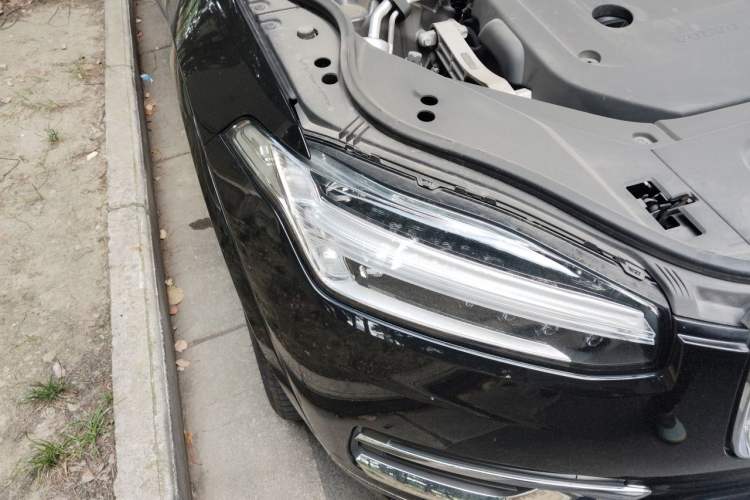 Used Volvo XC90 2024 B6 Zhiyi Luxury 7-Seater Right Front Headlight