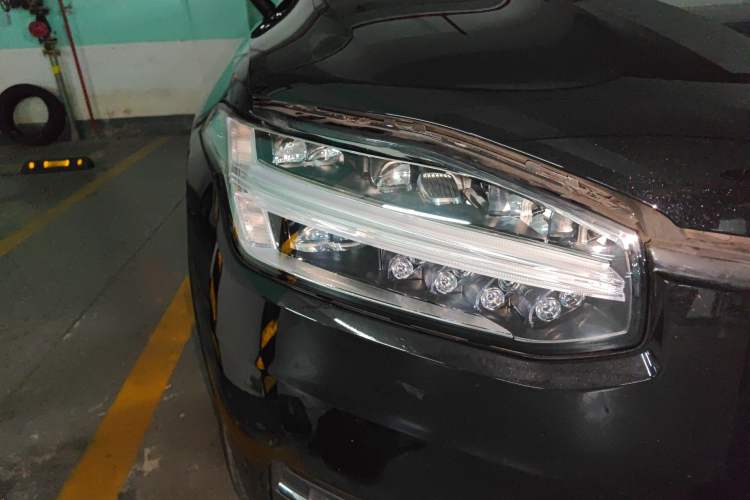 Used Volvo XC90 2024 B5 SmartDrive Luxury Edition 7-Seater Right Front Headlight