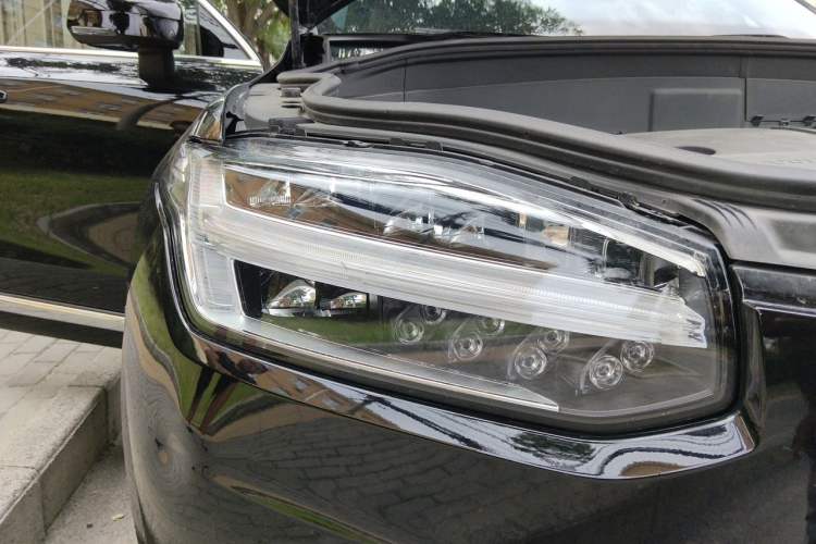 Used Volvo XC90 2024 B6 Zhiya Luxury 7-Seater Right Front Headlight