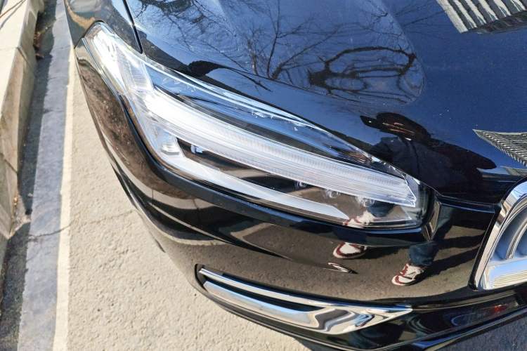 Used Volvo XC90 2024 B6 Zhiyi Luxury 7-Seater Right Front Headlight