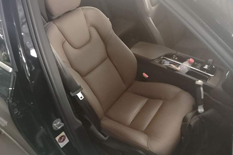 Used Volvo XC90 2024 B5 SmartDrive Luxury Edition 5 Seats Right Front Seat