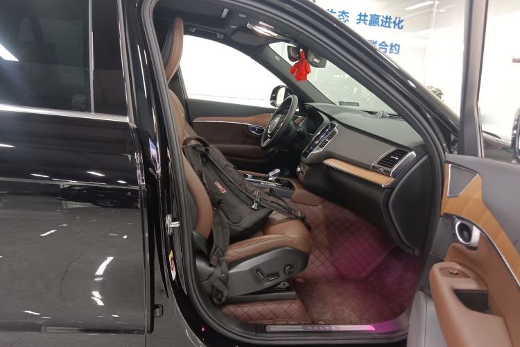Used Volvo XC90 2024 B5 SmartDrive Luxury Edition 5 Seats Right Front Seat