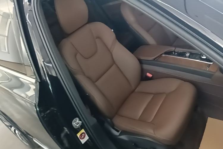 Used Volvo XC90 2024 B6 Zhiyi Luxury 7-Seater Right Front Seat