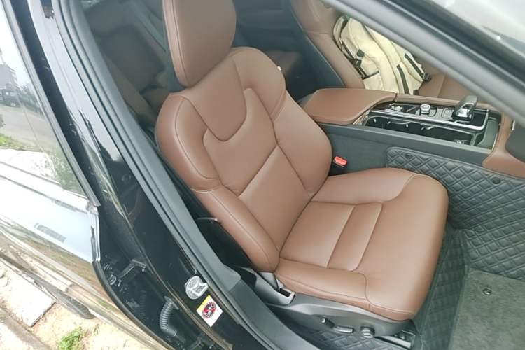 Used Volvo XC90 2024 B5 SmartDrive Luxury Edition 5 Seats Right Front Seat