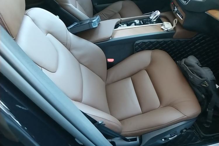 Used Volvo XC90 2024 B6 Zhiyi Luxury 7-Seater Right Front Seat