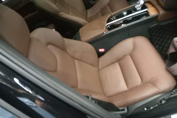 Used Volvo XC90 2024 B5 SmartDrive Luxury Edition 5 Seats Right Front Seat