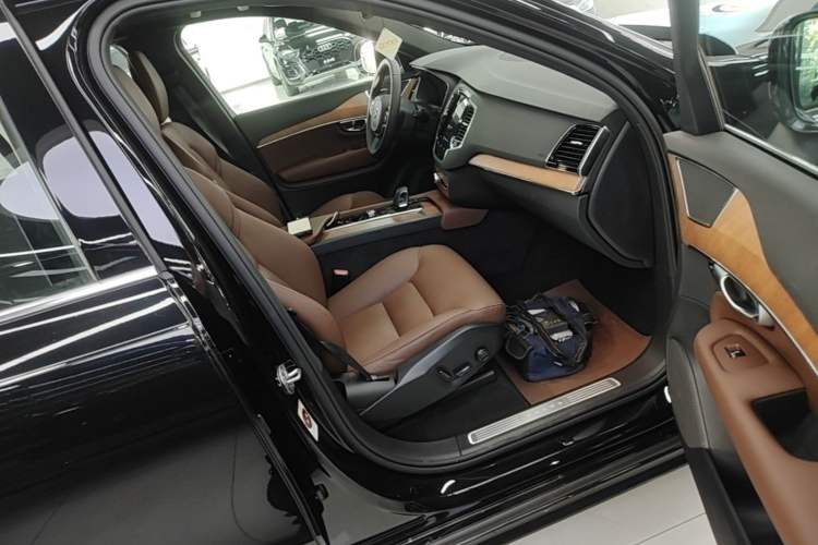Used Volvo XC90 2024 B6 Zhiyi Luxury 7-Seater Right Front Seat