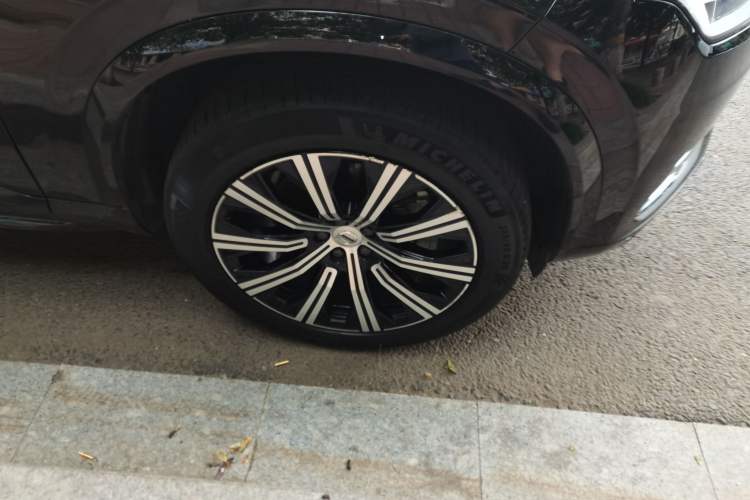Used Volvo XC90 2024 B6 Zhiyi Luxury 7-Seater Right Front Wheel Hub