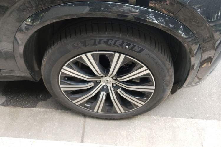 Used Volvo XC90 2024 B6 Zhiyi Luxury 7-Seater Right Front Wheel Hub