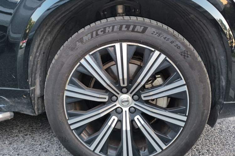 Used Volvo XC90 2024 B5 SmartDrive Luxury Edition 5 Seats Right Front Wheel Hub