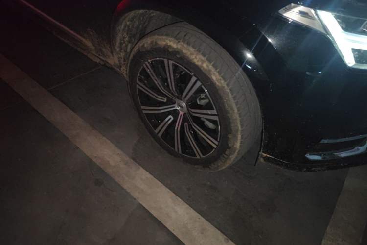Used Volvo XC90 2024 B6 Zhiyi Luxury 7-Seater Right Front Wheel Hub