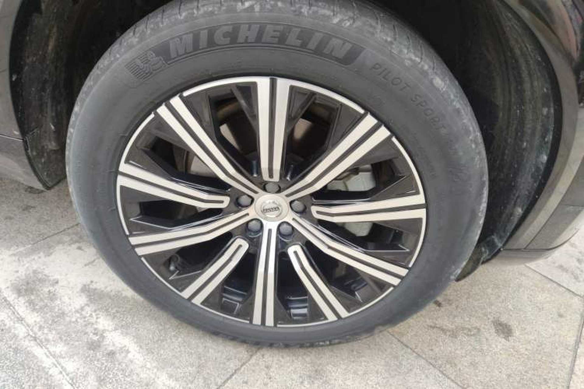 Used Volvo XC90 2024 B5 SmartDrive Luxury Edition 5 Seats Right Front Wheel Hub