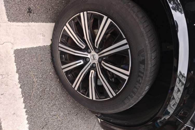Used Volvo XC90 2024 B6 Zhiyi Luxury 7-Seater Right Front Wheel Hub