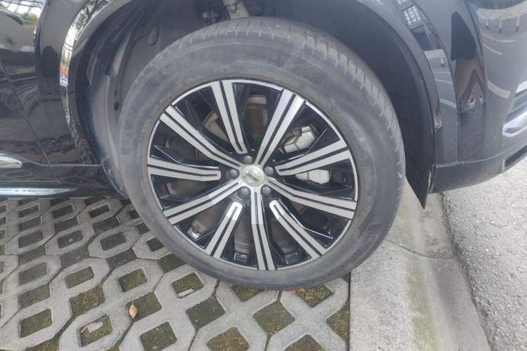 Used Volvo XC90 2024 B6 Zhiyi Luxury 7-Seater Right Front Wheel Hub