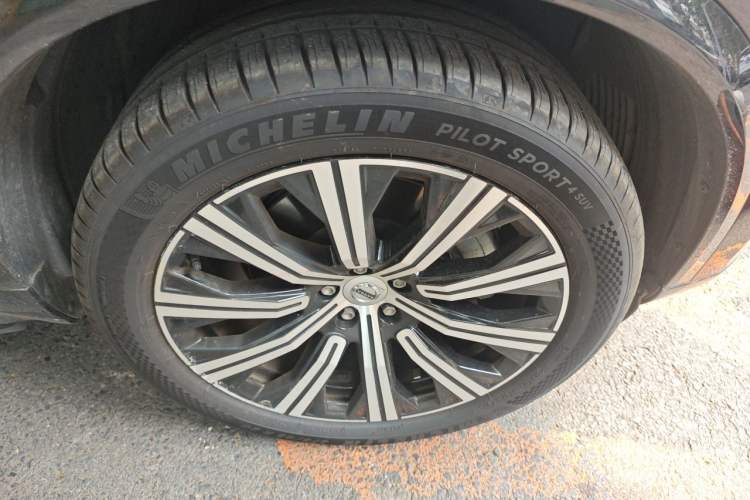 Used Volvo XC90 2024 B6 Zhiyi Luxury 7-Seater Right Front Wheel Hub