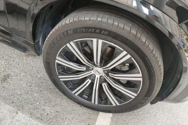 Used Volvo XC90 2024 B5 SmartDrive Luxury Edition 7-Seater Right Front Wheel Hub