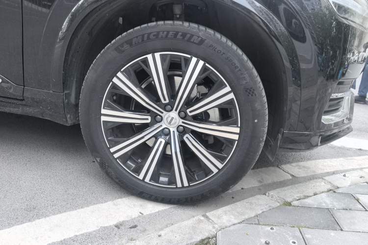 Used Volvo XC90 2024 B6 Zhiyi Luxury 7-Seater Right Front Wheel Hub