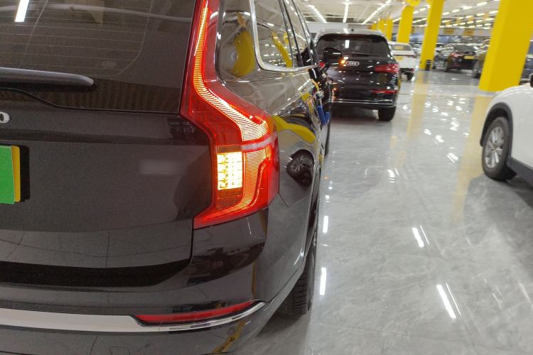 Used Volvo XC90 2024 B5 SmartDrive Luxury Edition 7-Seater Right Rear Taillight