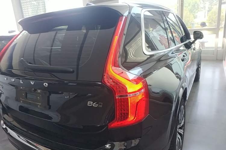 Used Volvo XC90 2024 B6 Zhiyi Luxury 7-Seater Right Rear Taillight