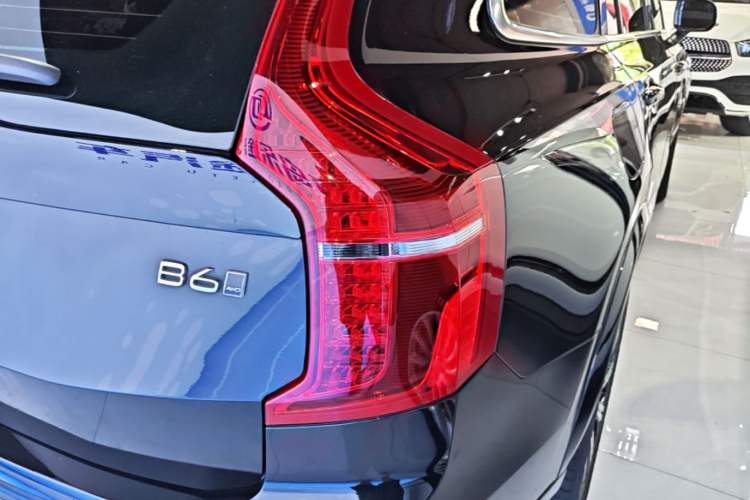 Used Volvo XC90 2024 B6 Zhiyi Luxury 7-Seater Right Rear Taillight