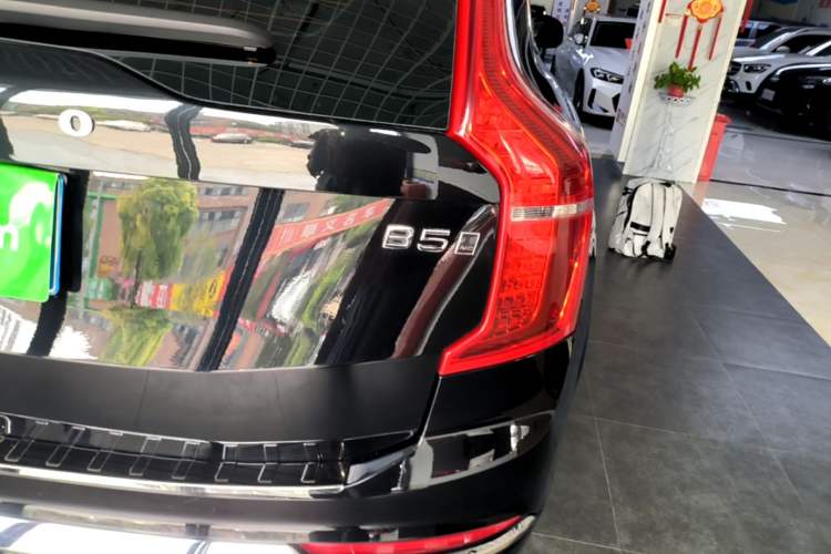 Used Volvo XC90 2024 B5 SmartDrive Luxury Edition 7-Seater Right Rear Taillight