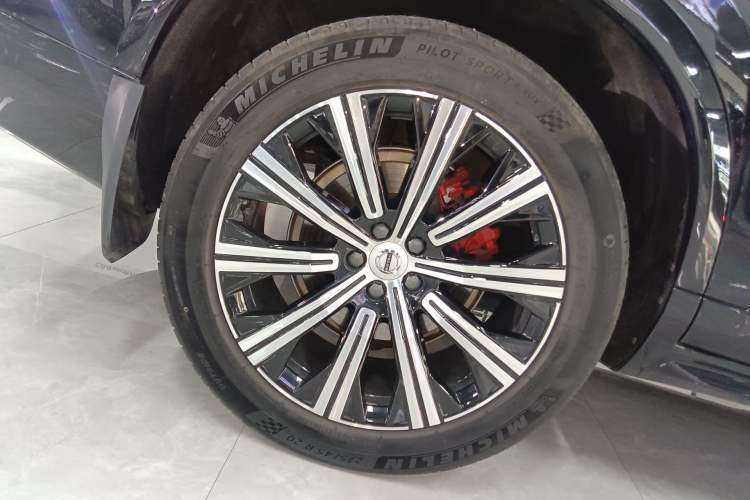 Used Volvo XC90 2024 B5 SmartDrive Luxury Edition 5 Seats Right Rear Wheel Hub