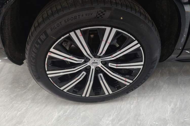 Used Volvo XC90 2024 B5 SmartDrive Luxury Edition 5 Seats Right Rear Wheel Hub