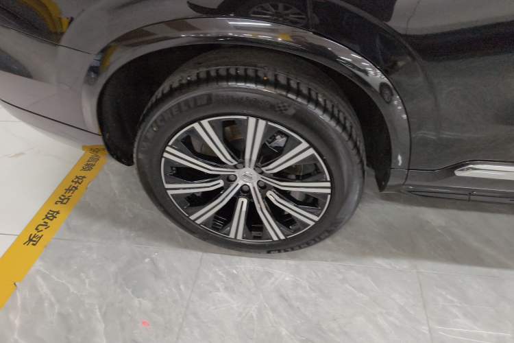 Used Volvo XC90 2024 B5 SmartDrive Luxury Edition 7-Seater Right Rear Wheel Hub