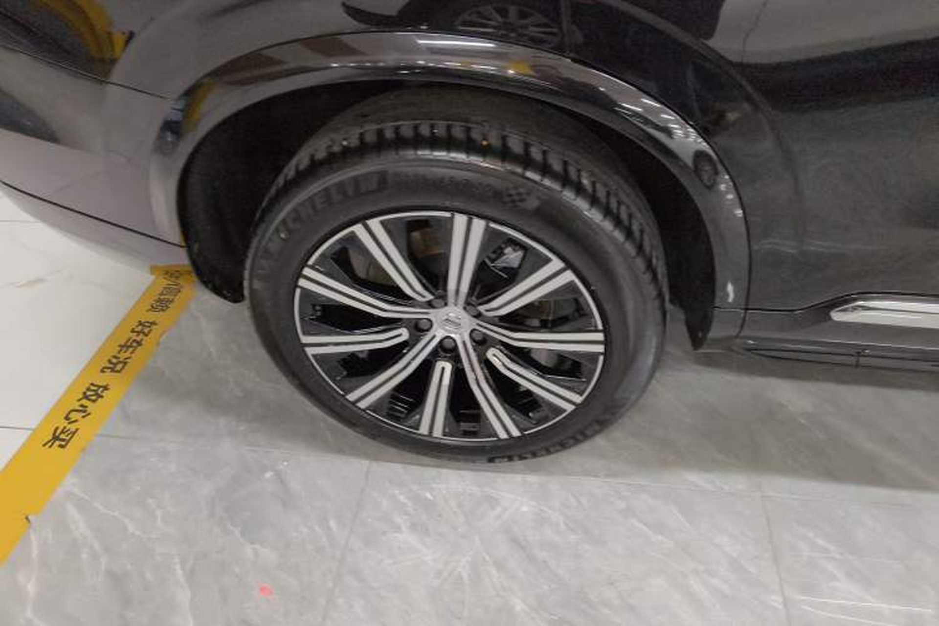 Used Volvo XC90 2024 B5 SmartDrive Luxury Edition 7-Seater Right Rear Wheel Hub
