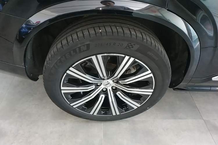 Used Volvo XC90 2024 B6 Zhiyi Luxury 7-Seater Right Rear Wheel Hub