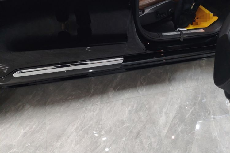 Used Volvo XC90 2024 B5 SmartDrive Luxury Edition 5 Seats Right Side Sill