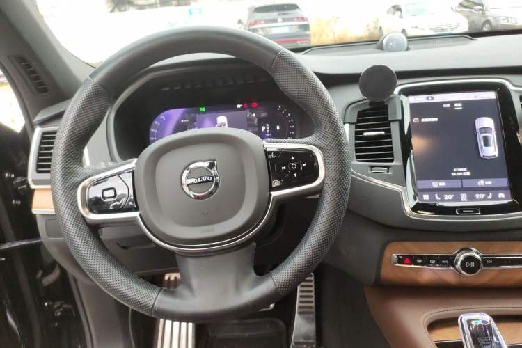 Used Volvo XC90 2024 B5 SmartDrive Luxury Edition 5 Seats Steering Wheel