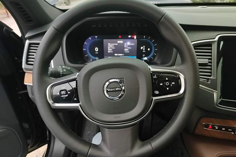 Used Volvo XC90 2024 B5 SmartDrive Luxury Edition 5 Seats Steering Wheel