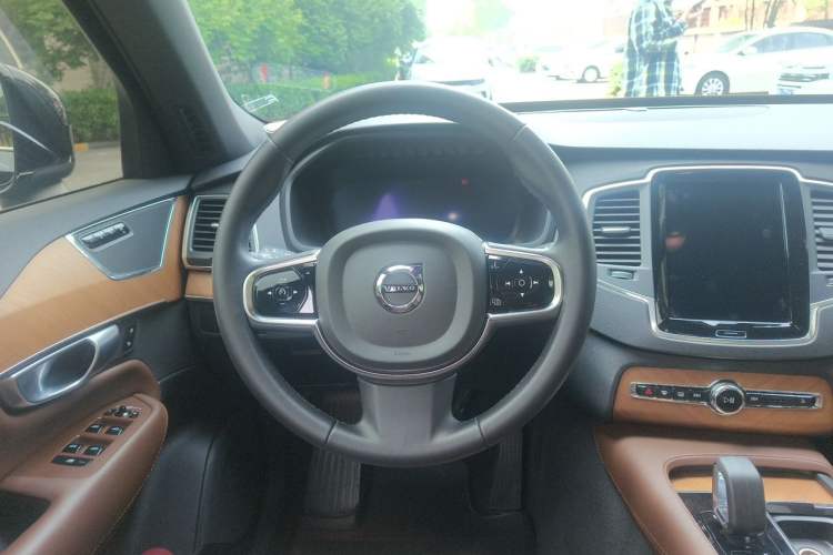 Used Volvo XC90 2024 B5 SmartDrive Luxury Edition 7-Seater Steering Wheel
