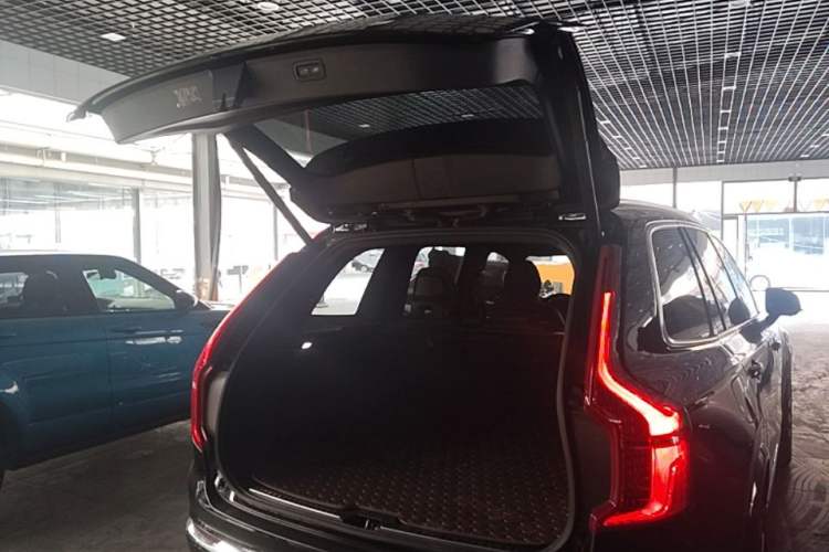 Used Volvo XC90 2024 B5 SmartDrive Luxury Edition 5 Seats Trunk