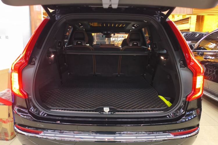 Used Volvo XC90 2024 B6 Zhiyi Luxury 7-Seater Trunk