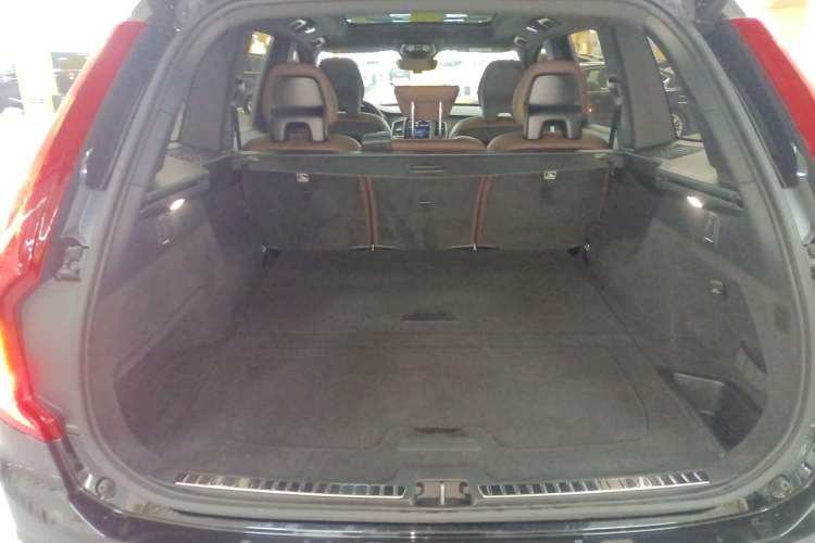 Used Volvo XC90 2024 B5 SmartDrive Luxury Edition 5 Seats Trunk