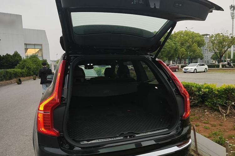 Used Volvo XC90 2024 B5 SmartDrive Luxury Edition 5 Seats Trunk