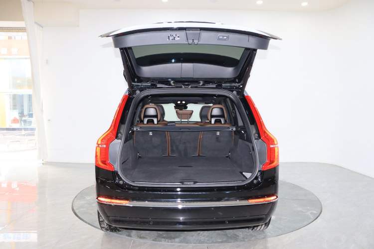 Used Volvo XC90 2024 B5 SmartDrive Luxury Edition 5 Seats Trunk